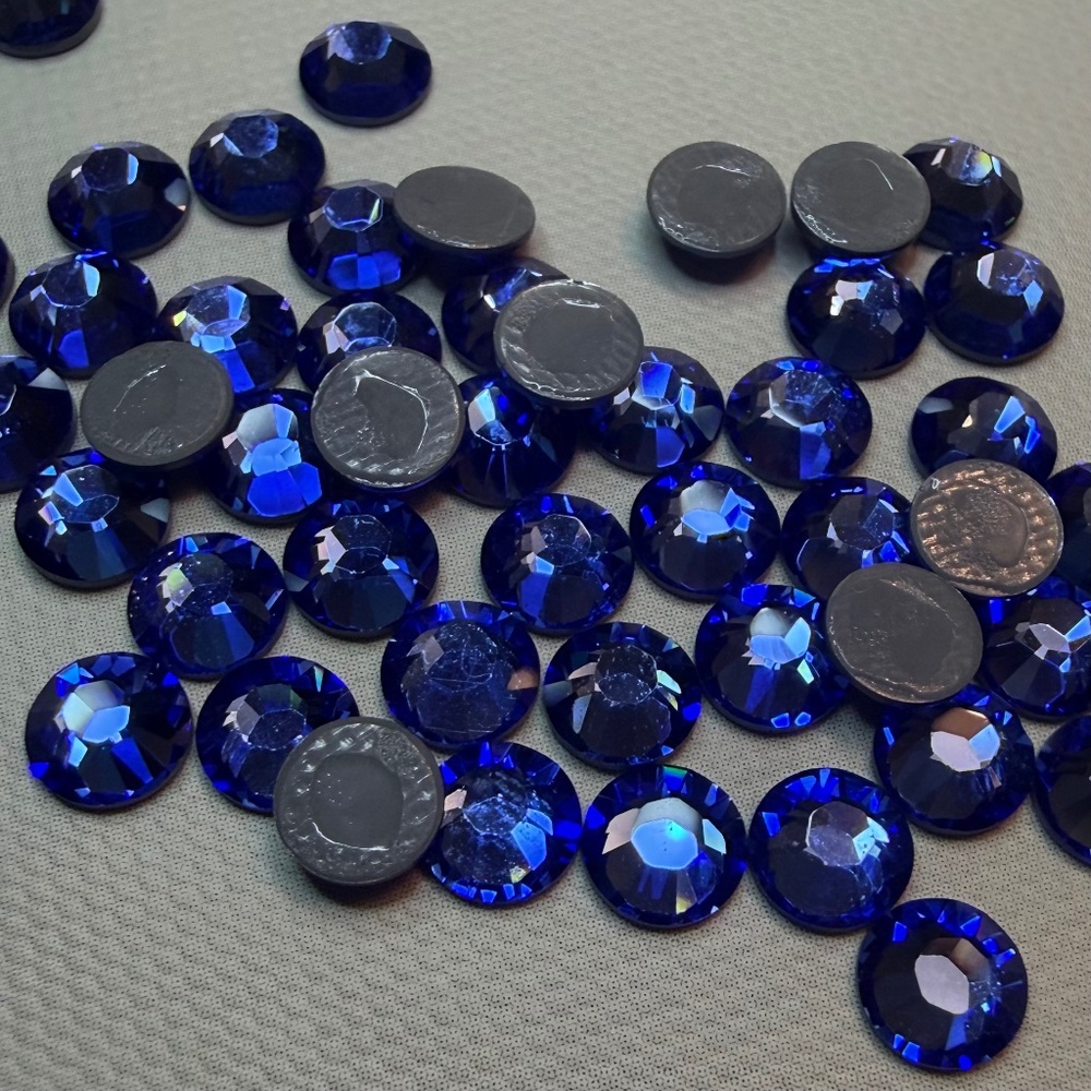 Swarovski • Color: Sapphire, 2028 XILION Rose Hotfix Rhinestones - Picture 7 of 10